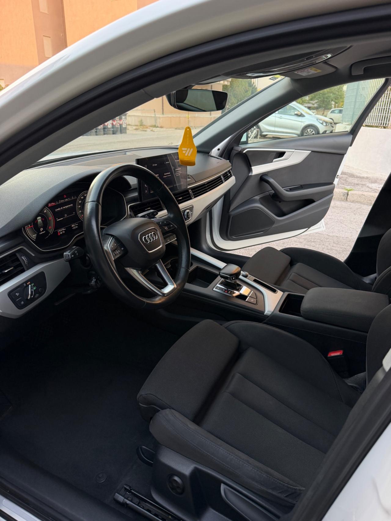 Audi A4 Avant Mild-Hybrid 35 TDI/163 CV S-line Edition