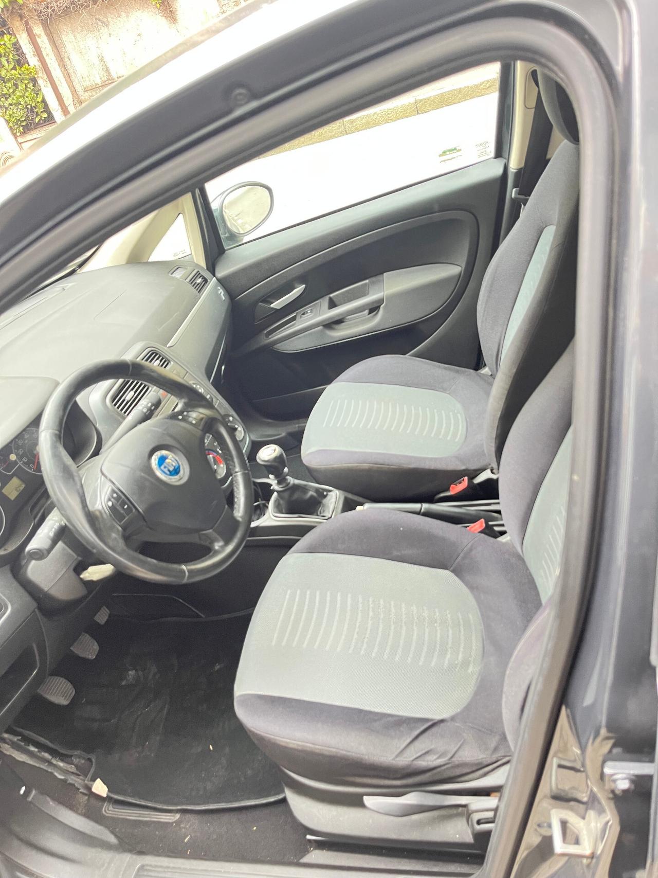 FIAT GRANDE PUNTO 1.2 BENZINA 5 PORTE - ANCHE PER NEOPATENTATI - FRIZIONE E DISTRIBUZIONE APPENA SOSTITUITE