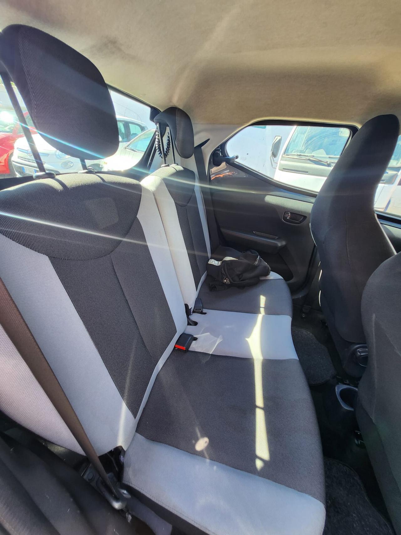Toyota Aygo 1.0 VVT-i 69 CV 5 porte x-wave