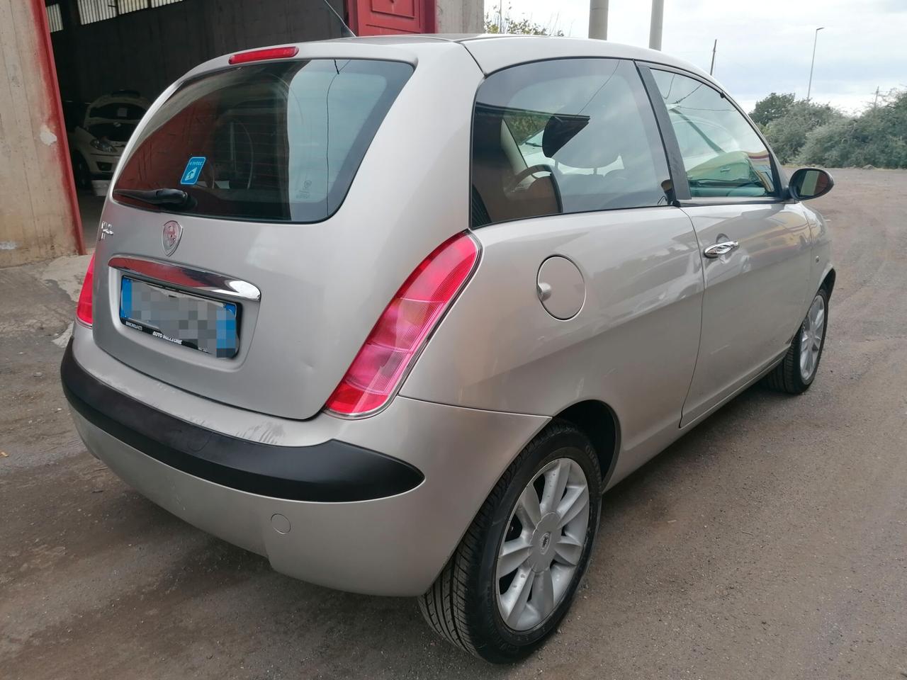 Lancia Ypsilon 1.2 16V Argento