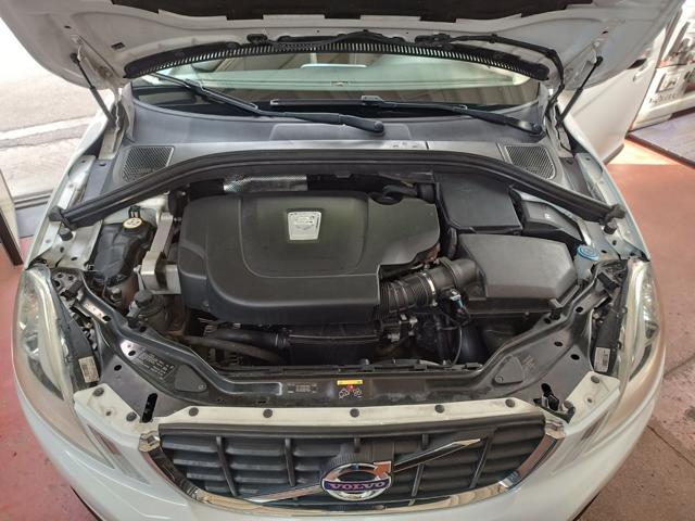 VOLVO XC60 DRIVe kINETIC 163 cv