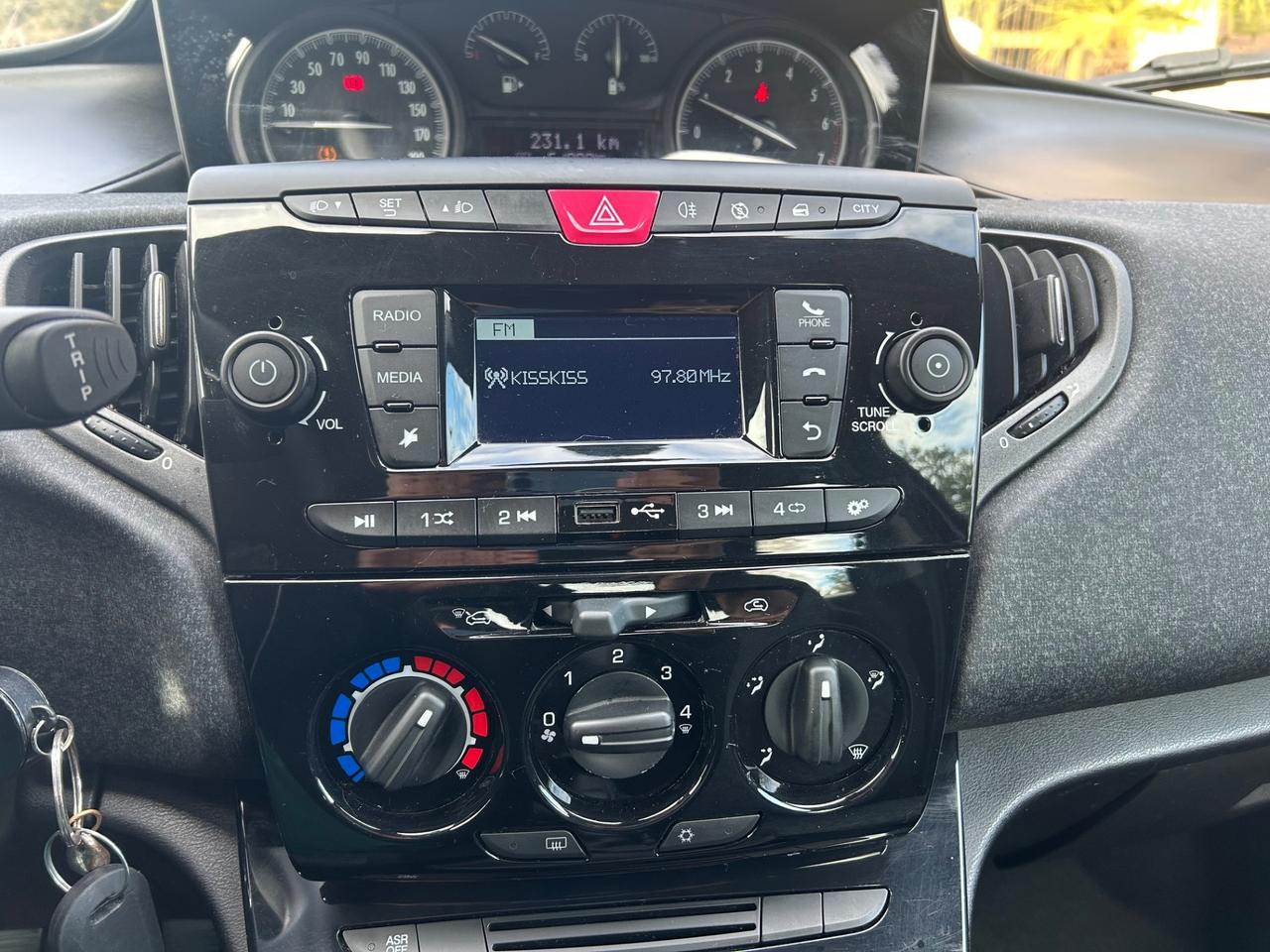 Lancia Ypsilon 1.0 Hybrid Ecochic