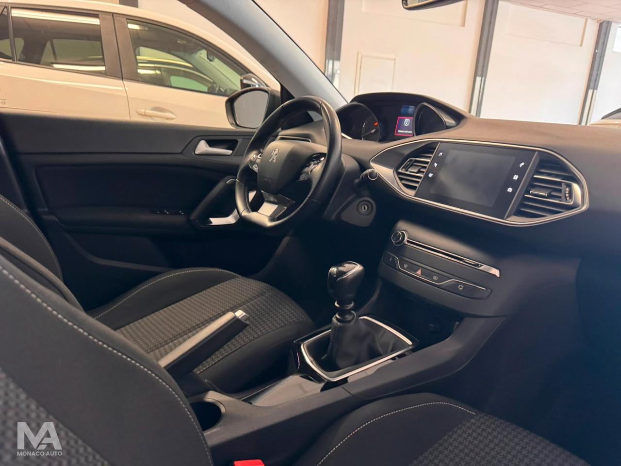 Peugeot 308 BlueHDi 130CV Business 2020