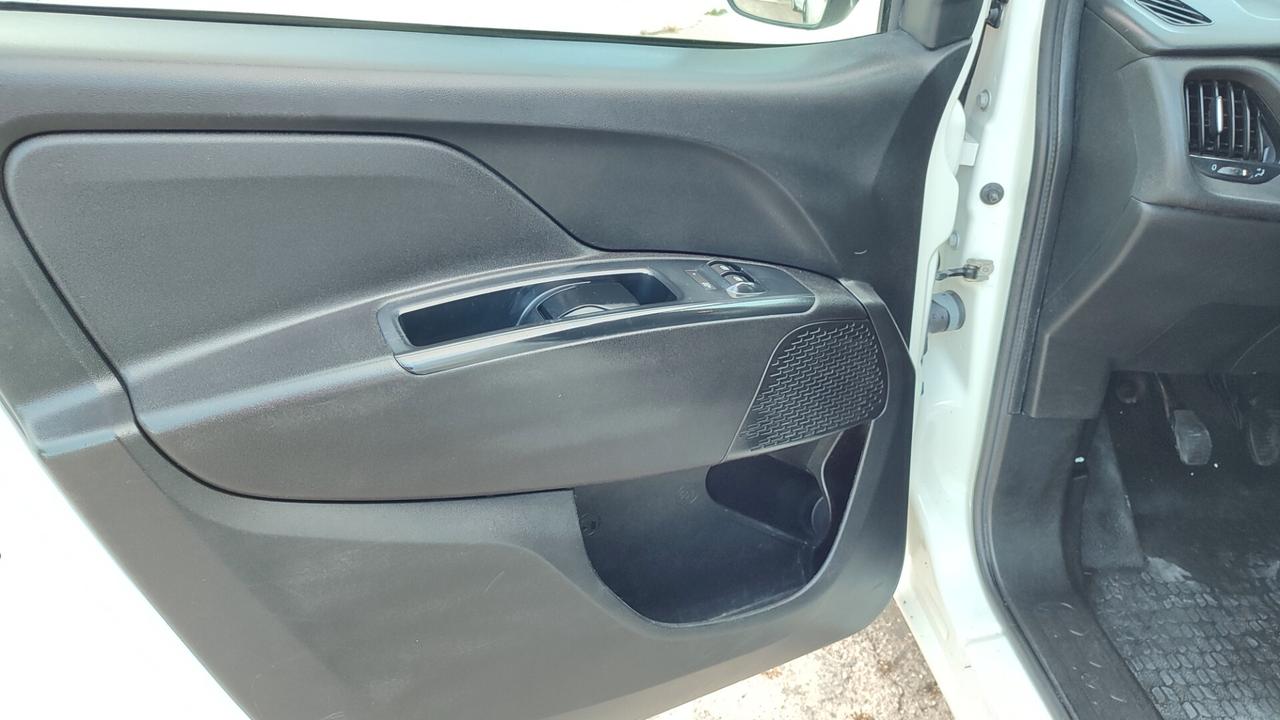 Fiat Doblo 1.6 MJT - 3 POSTI -