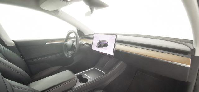 TESLA Model Y Performance Dual Motor AWD -con Autopilot avanzato
