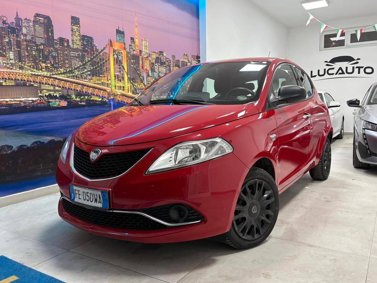 Lancia Ypsilon 1.2 69 CV 5 porte GPL Ecochic Silver