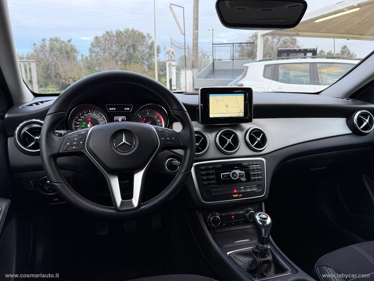 MERCEDES-BENZ GLA 200 CDI Sport