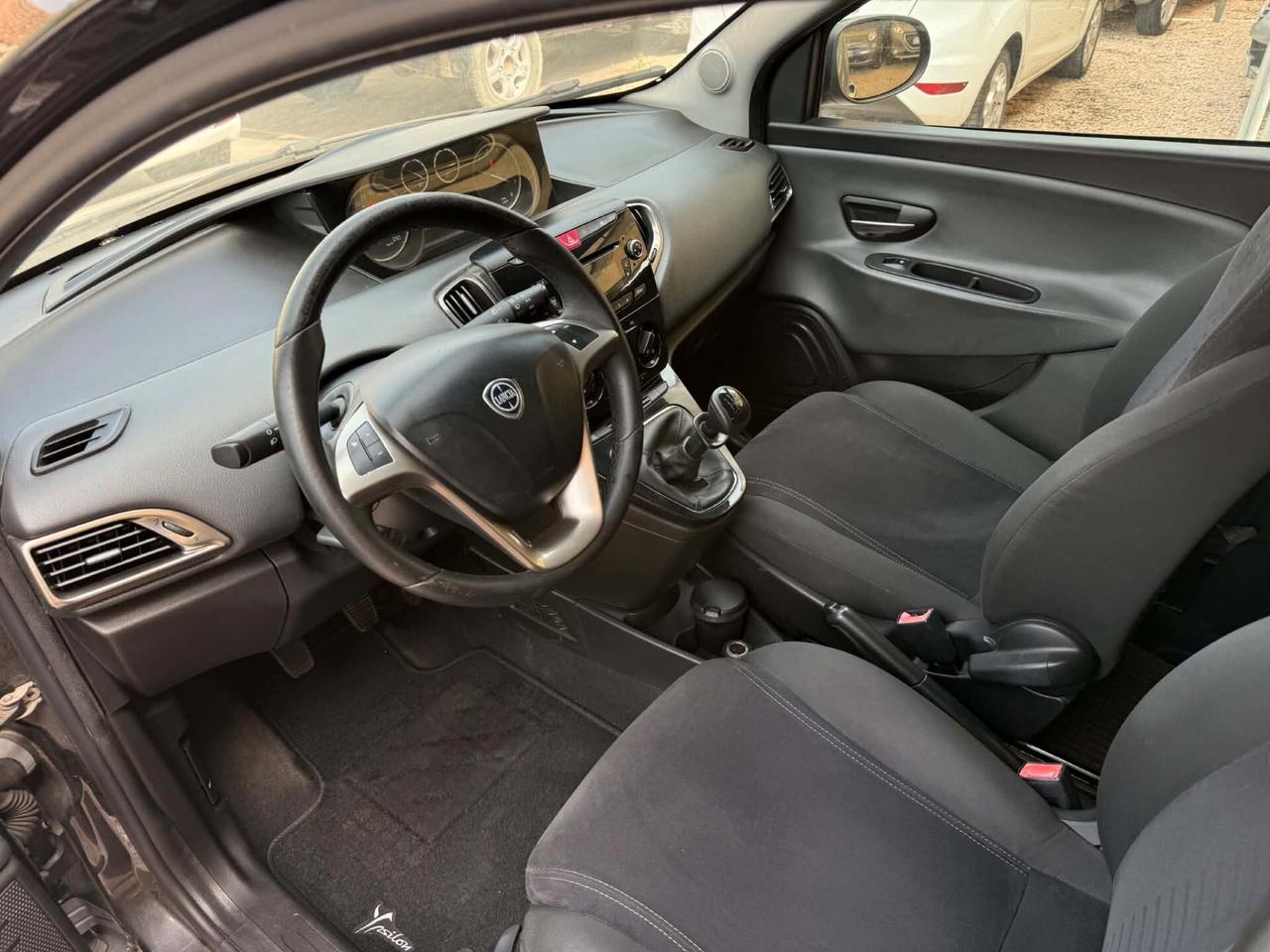 Lancia Ypsilon 1.2 69 CV 5 porte Platinum