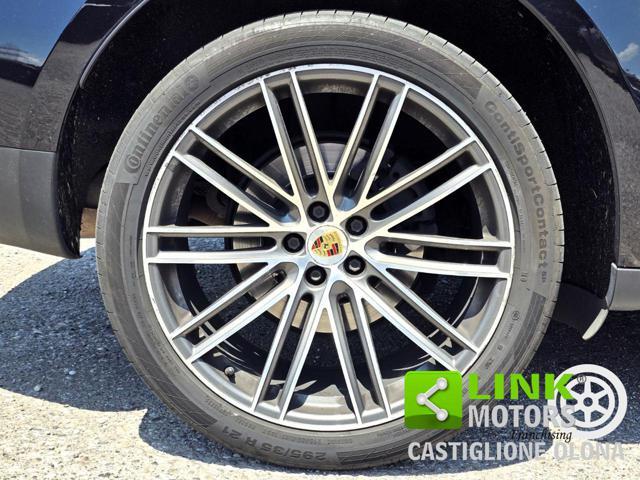 PORSCHE Macan Sport Chrono Pack