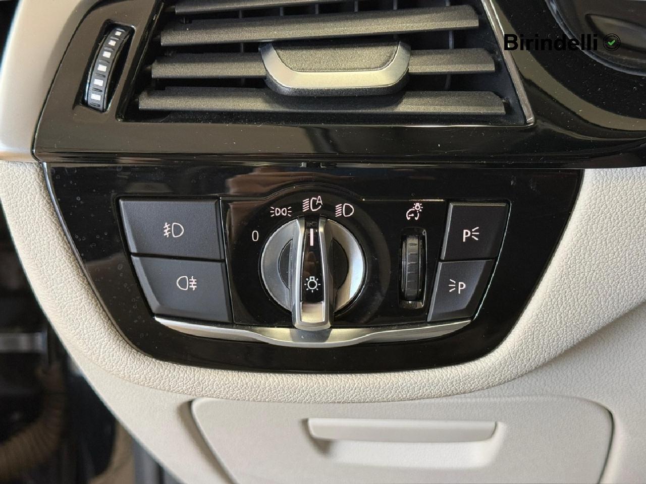 BMW Serie 5(G30/31/F90) - 518d Touring Luxury