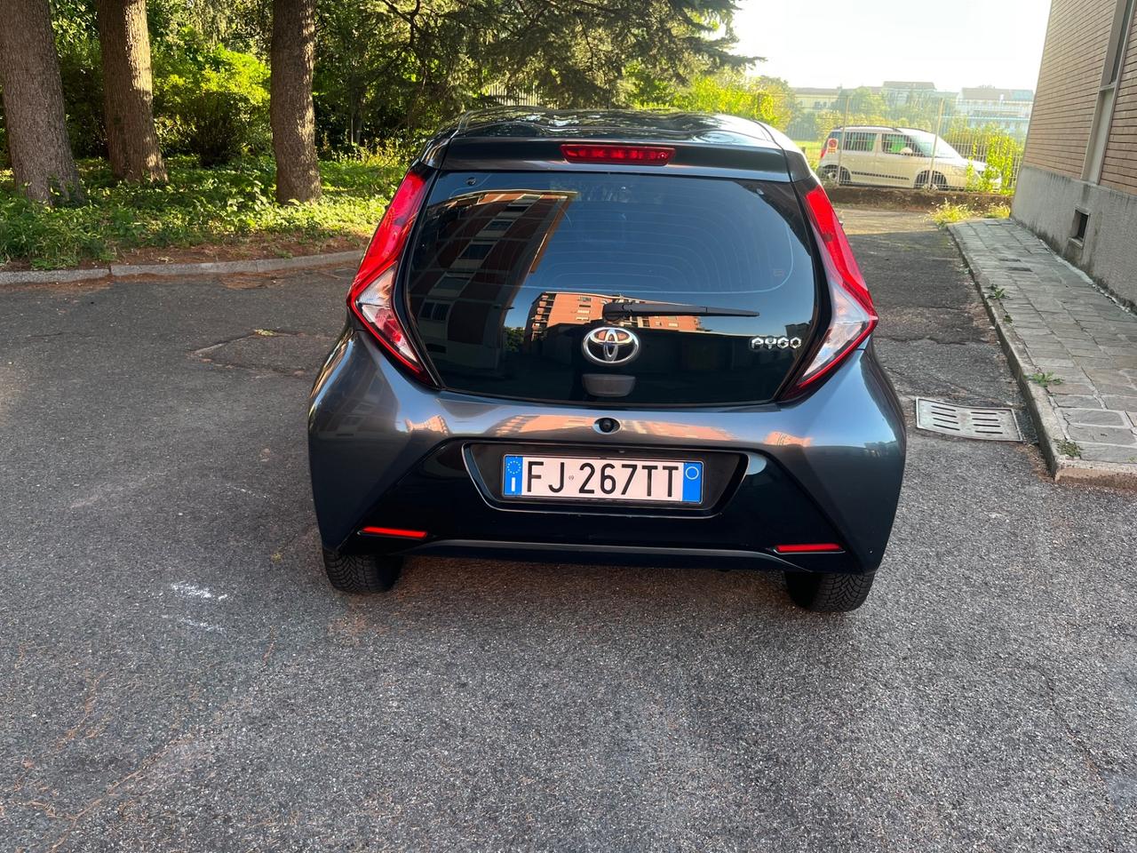 Toyota Aygo 1.0 VVT-i 69 CV 5 porte x-play TSS