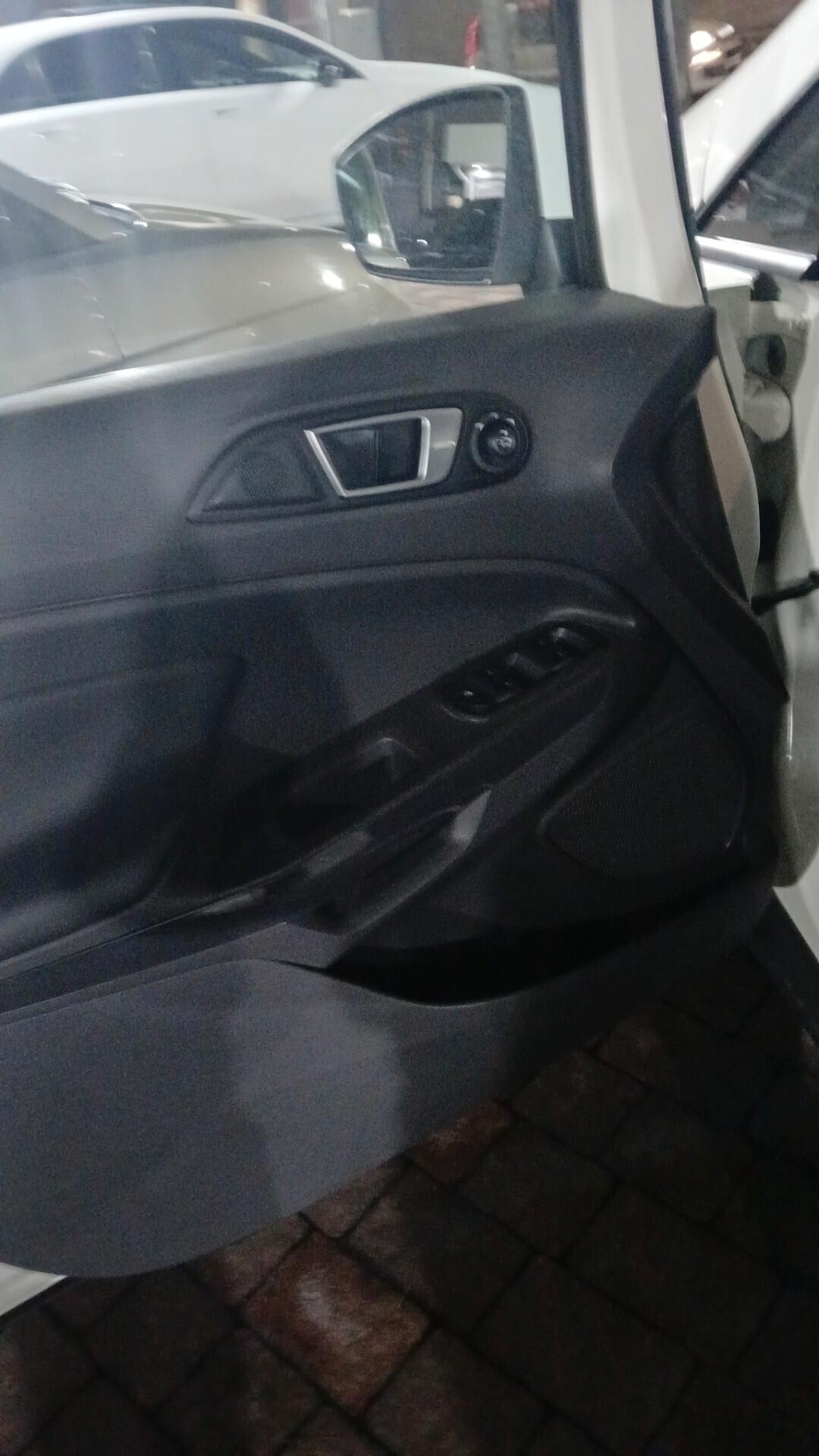 Lancia Ypsilon 1.2 69 CV Unyca