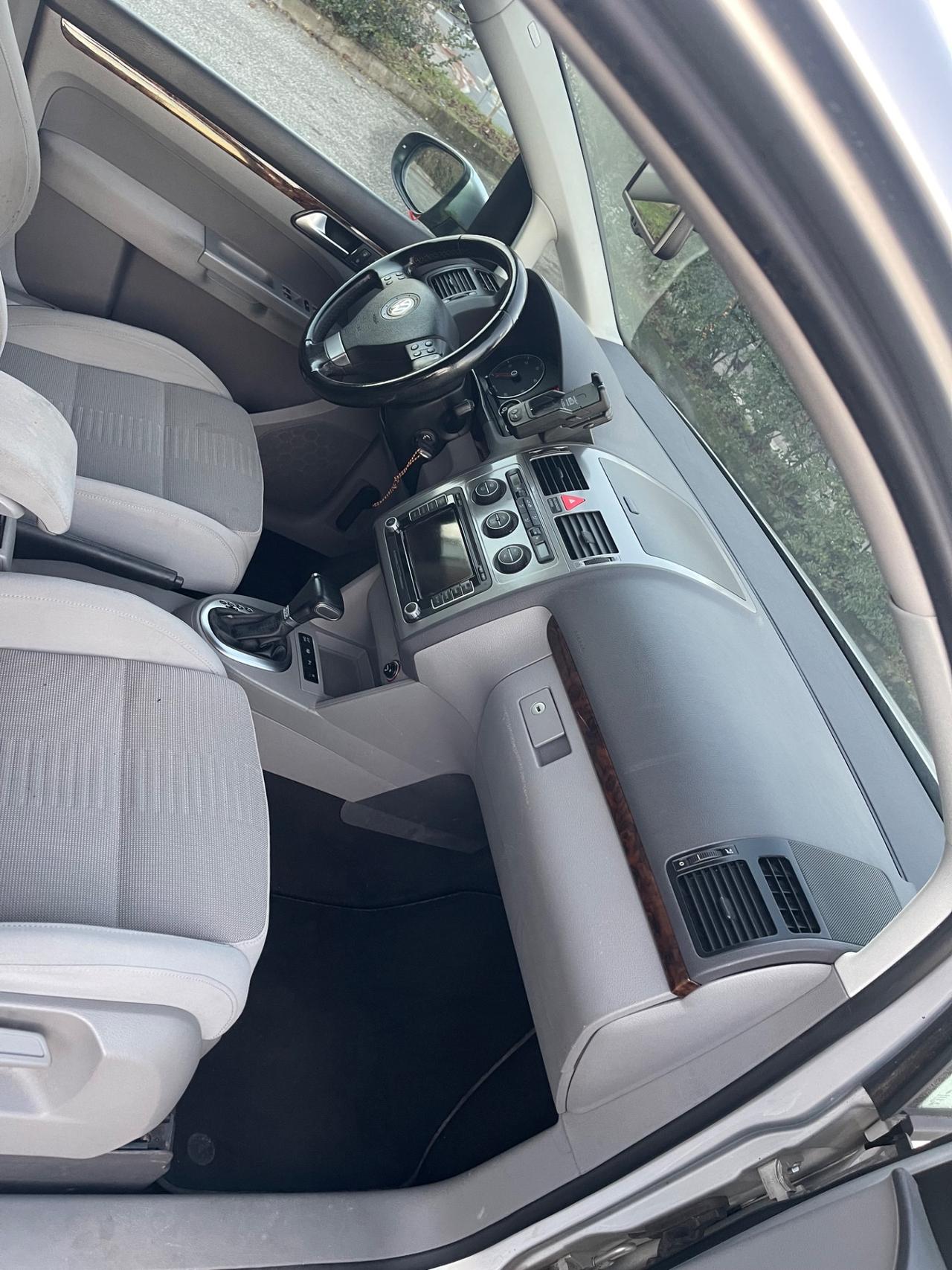 Volkswagen Touran Business 2.0 TDI 140 CV DSG Highline