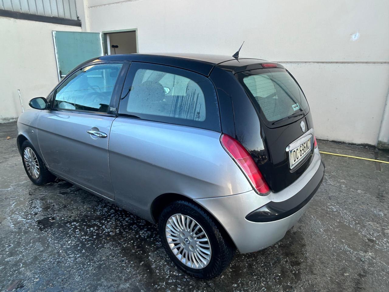 Lancia Ypsilon 1.3 MJT 75 CV Argento