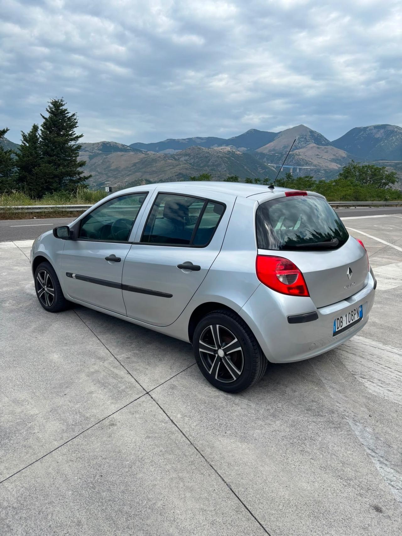 RENAULT CLIO 1.5 DCI