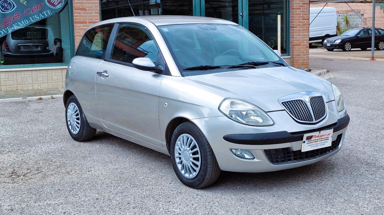 Lancia Ypsilon 1.2 16V Platino
