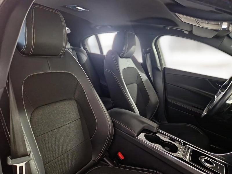 JAGUAR XE 2.0D 180cv R-SPORT AUTO 4 PORTE BERLINA