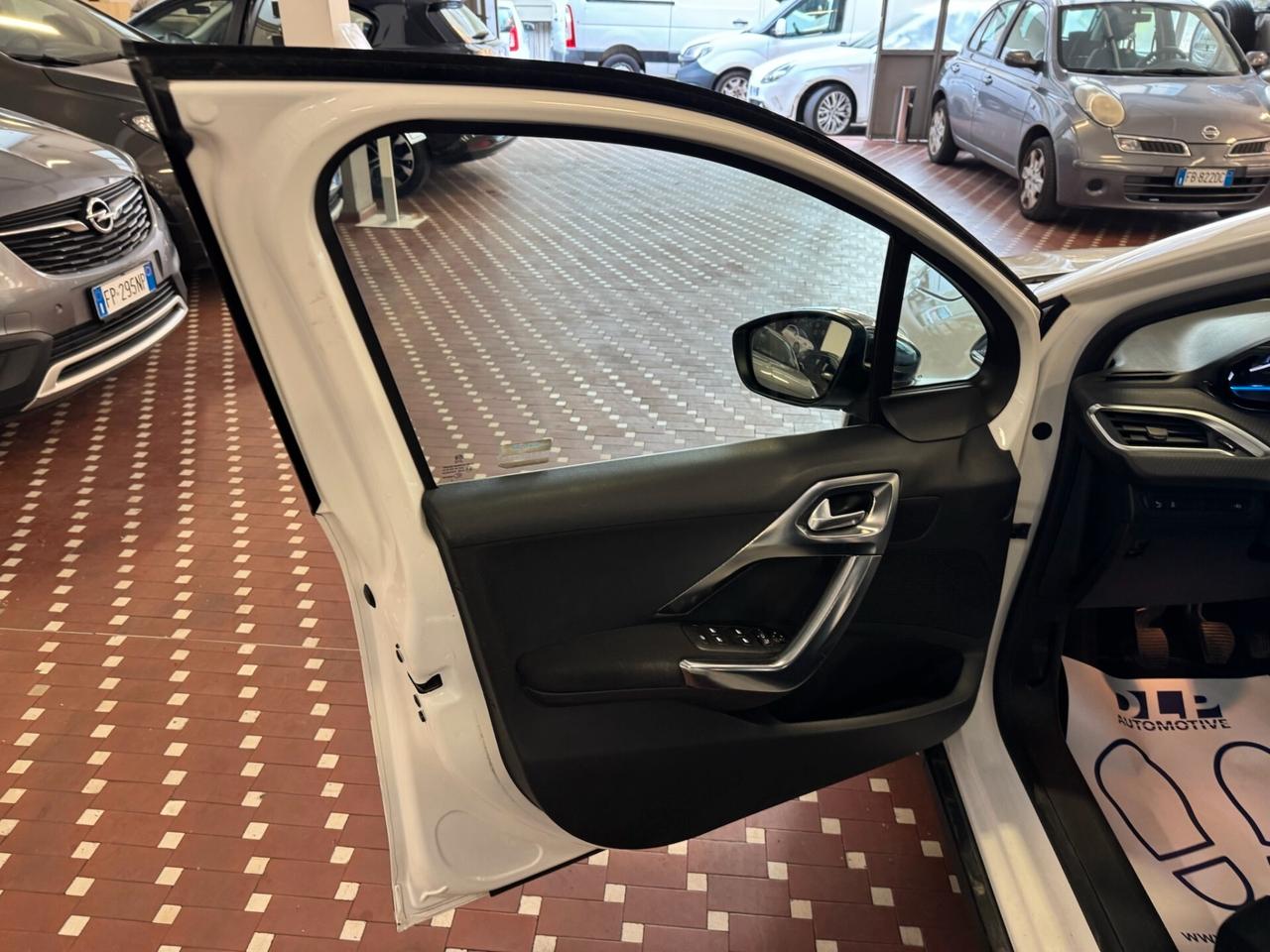 Peugeot 2008 1.2 VTi 82CV Allure NEOPATENTATI - FINANZIABILE