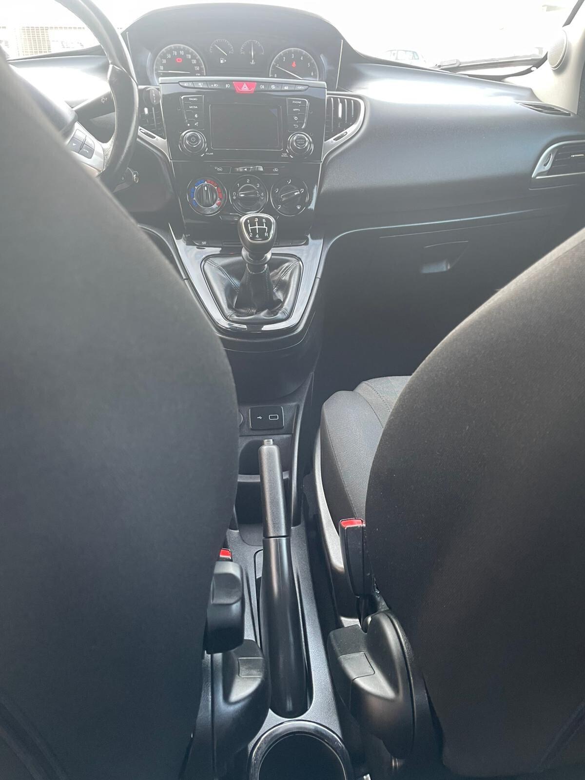 Lancia Ypsilon 1.2 69 CV UNI.PRO 12 MESI GARANZIA