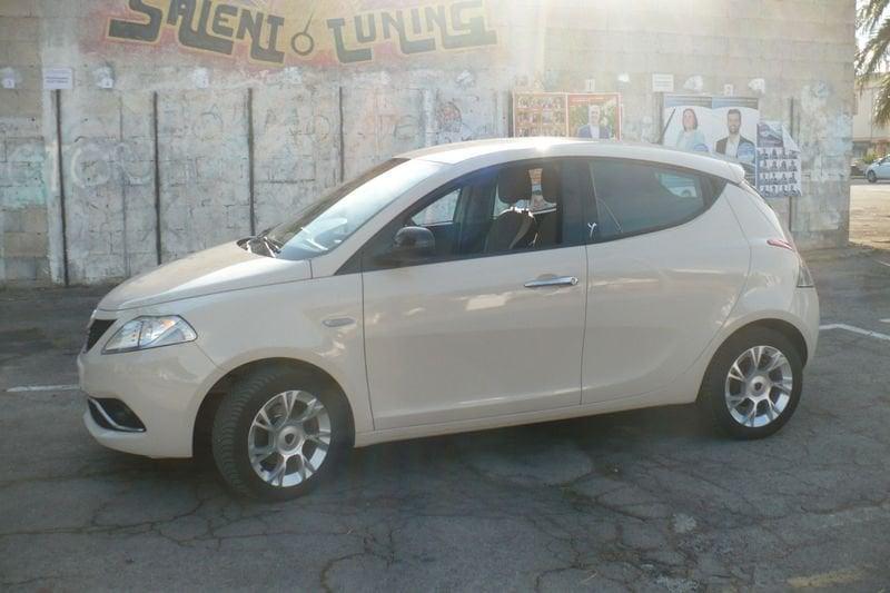 Lancia Ypsilon 1.2 69 CV 5 porte Silver