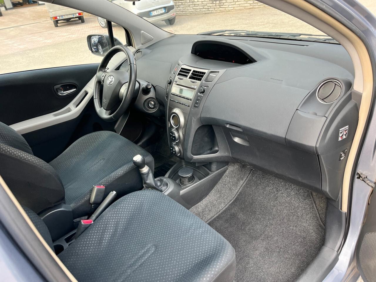 Toyota Yaris 1.0 5 porte Sol