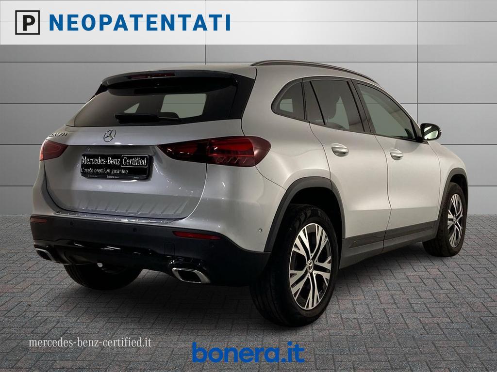 Mercedes GLA 180 180 D Progressive Advanced 8G-DCT