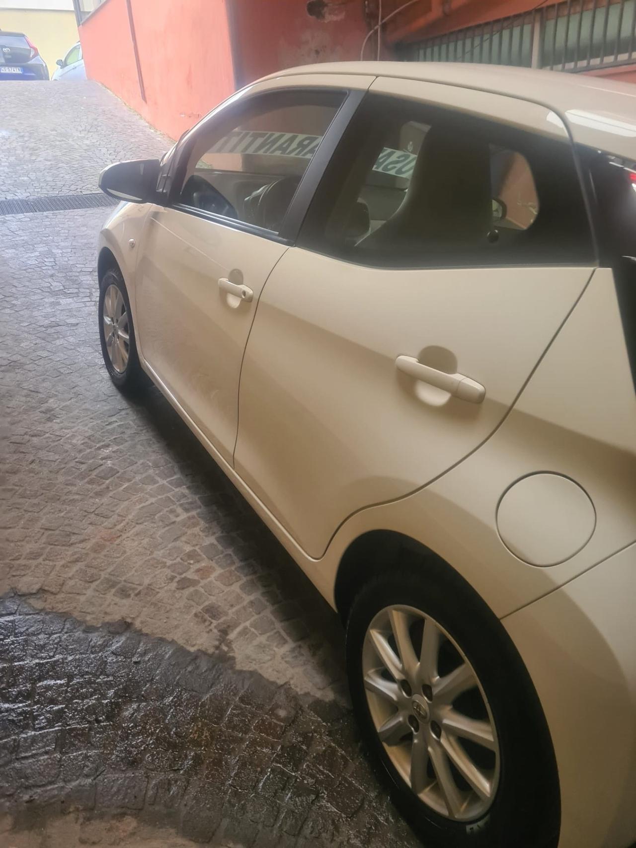 Toyota Aygo 1.0 VVT-i 69 CV 5 porte x-cool