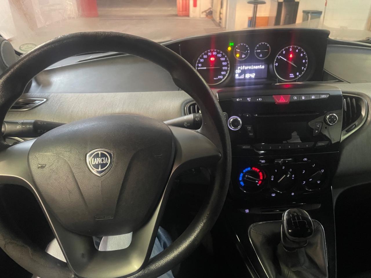 Lancia Ypsilon 0.9 TwinAir 85 CV 5 porte Metano Ecochic Gold