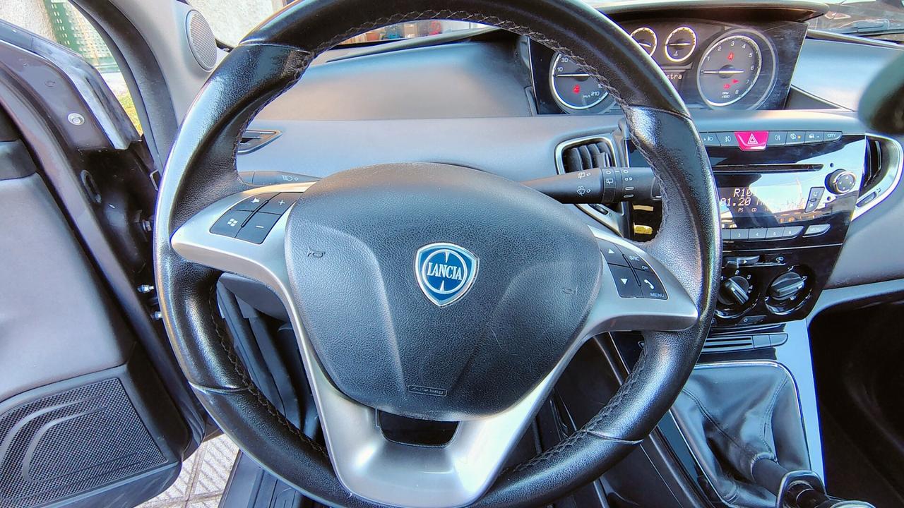 Lancia Ypsilon 0.9 BENZINA TWIN AIR 85 CV SILVER