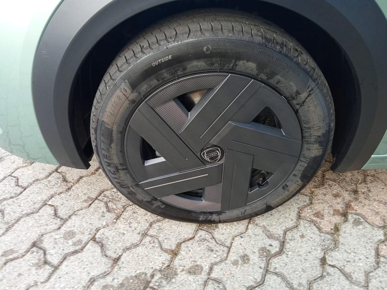 Lancia Ypsilon Hybrid e-DCT