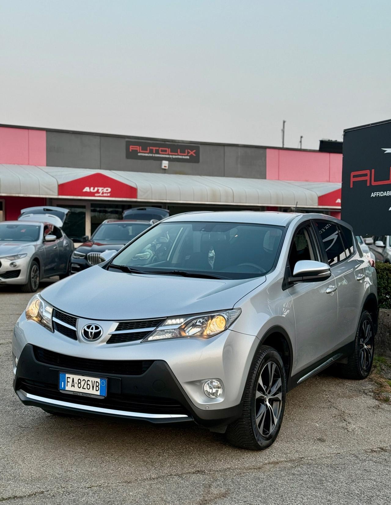 Toyota RAV 4 2.2 D-CAT A/T 4WD Lounge White Ed.