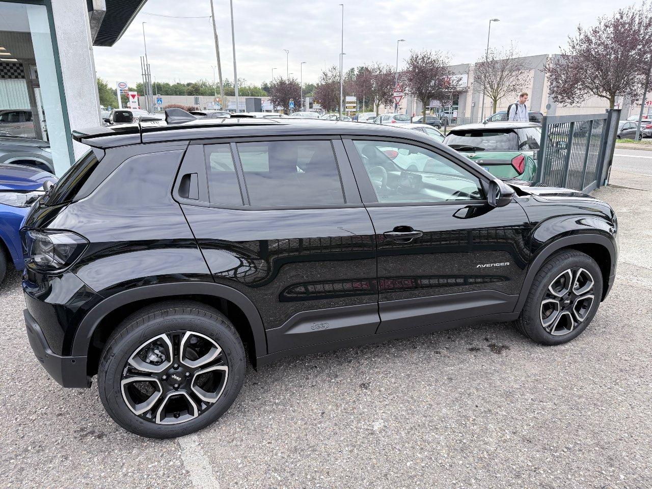Jeep Avenger 1.2 turbo e-hybrid mhev Summit fwd 110cv edct6