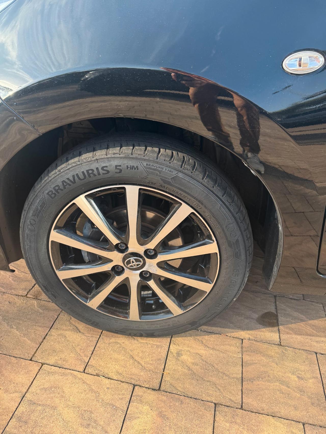 Toyota Aygo Connect 1.0 VVT-i 72 CV 5 porte x-clusiv
