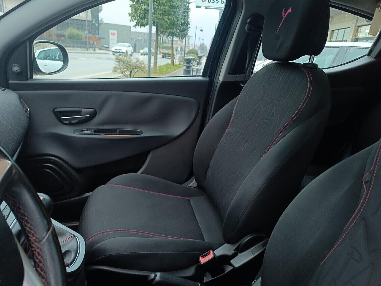 Lancia Ypsilon 1.3 MJT 95 Platinum TETTO APRIBILE