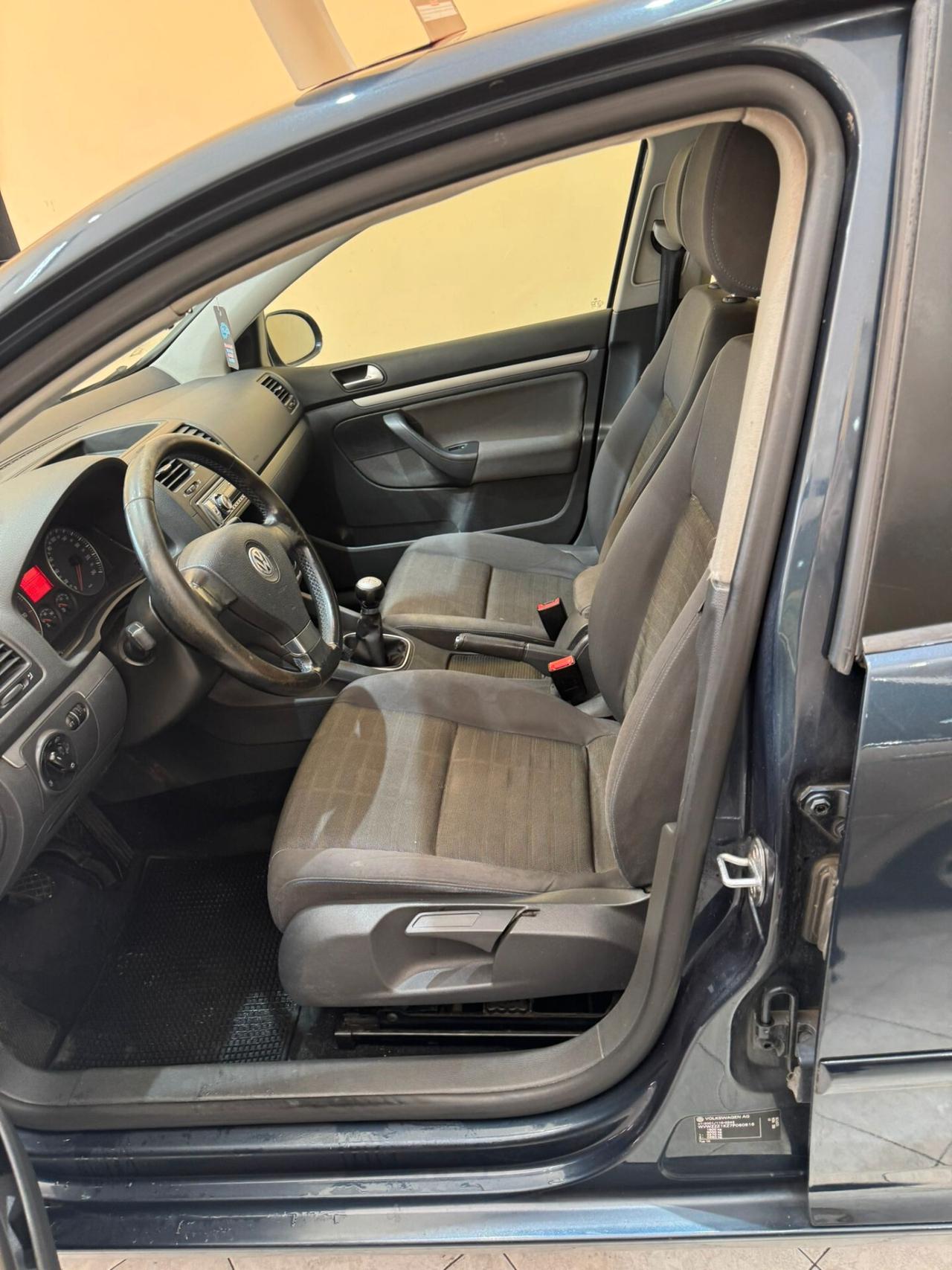 Volkswagen Golf 1.6 16V FSI 5p. Comfortline