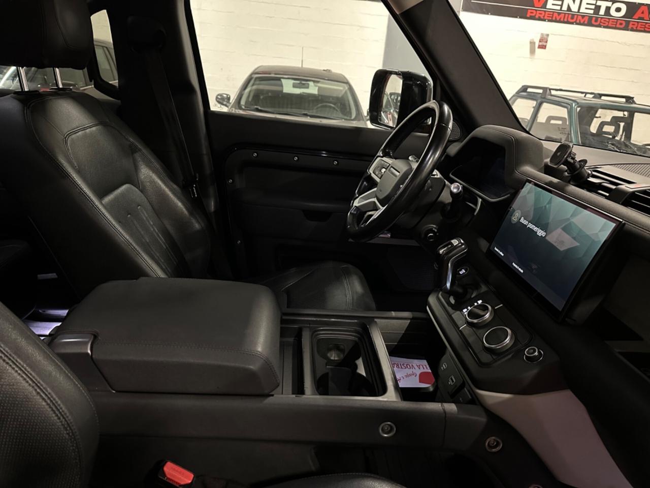 Land Rover Defender 110