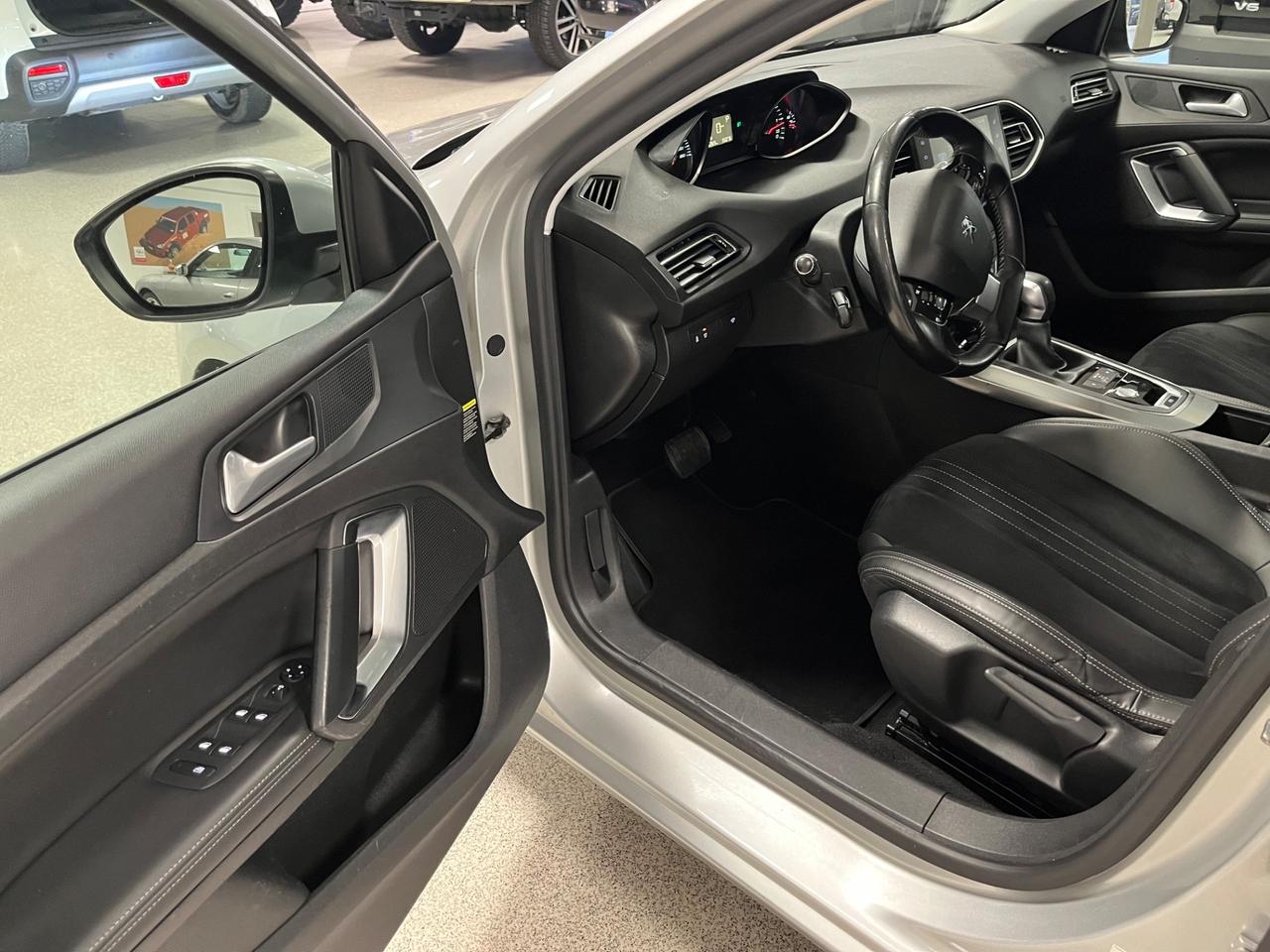 Peugeot 308 1.6 BlueHDi 120cv EAT6 SW Allure CinghiaFatta