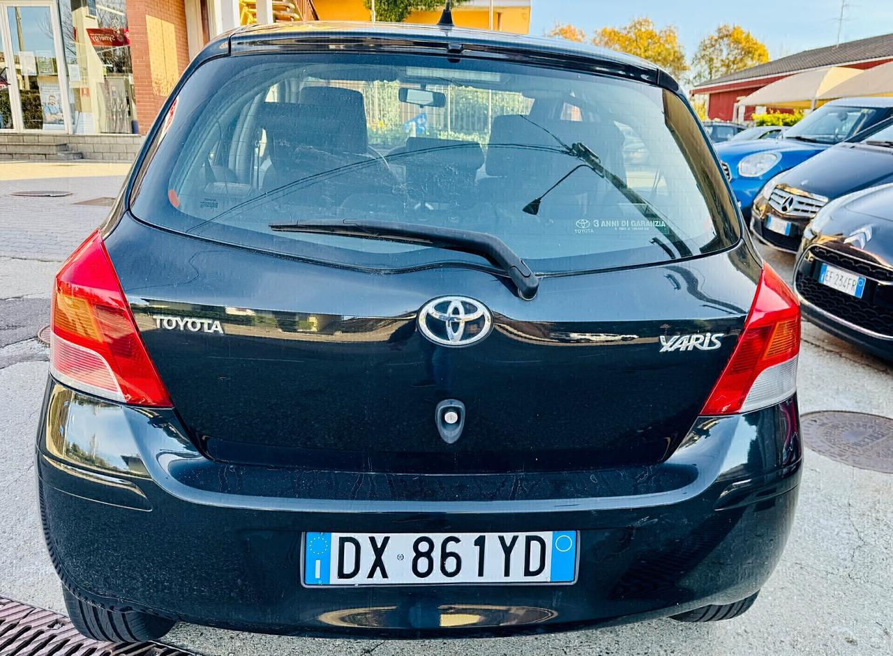 Toyota Yaris 1.0 5 porte ok neopatentati