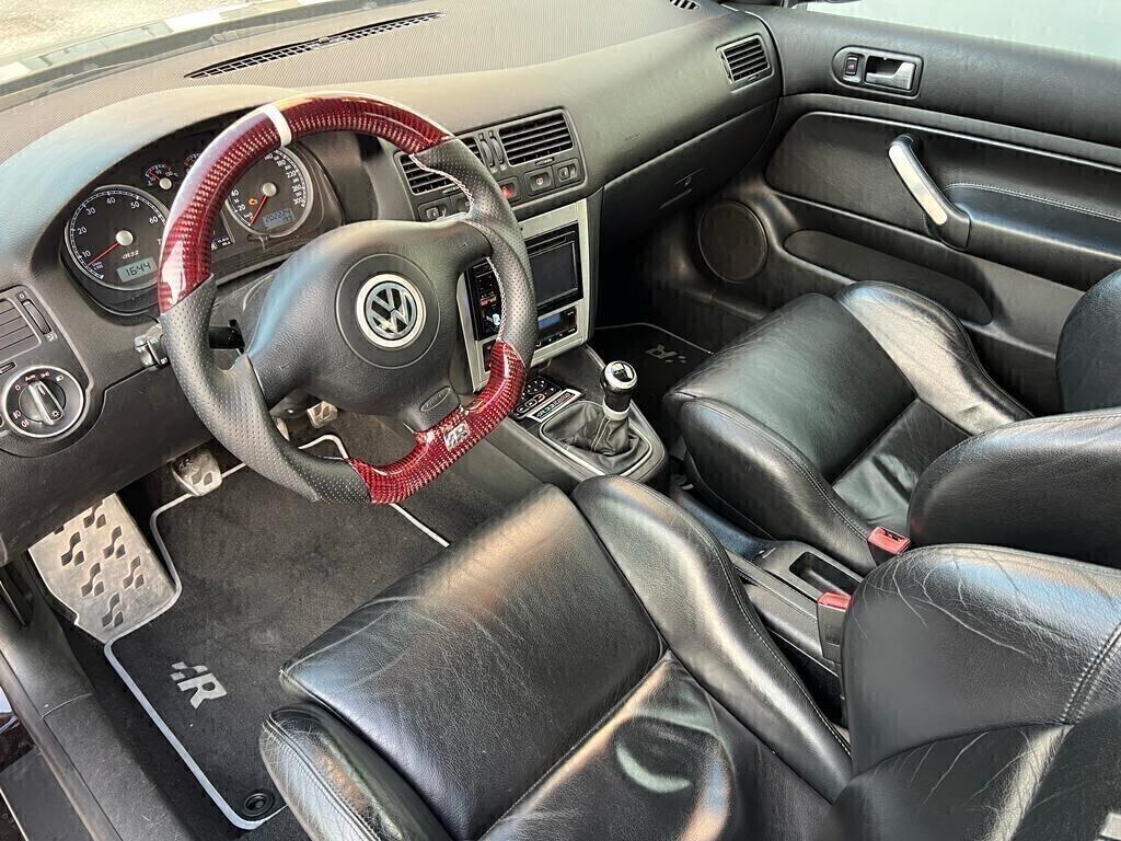 Volkswagen Golf R32