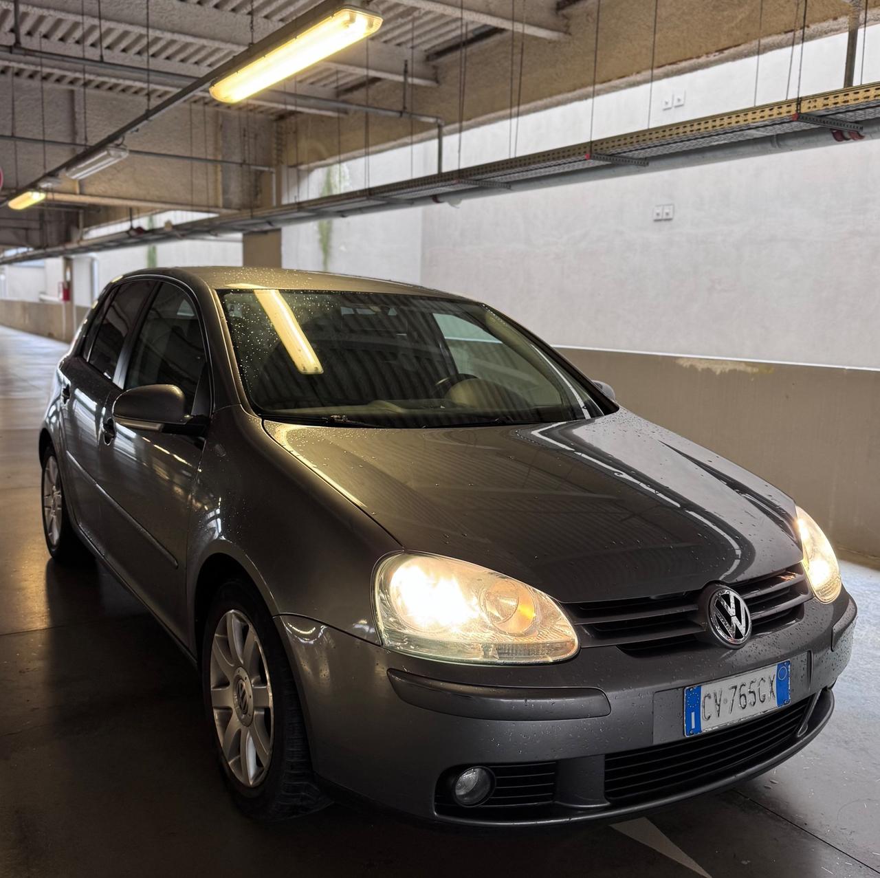 Volkswagen Golf 1.6 16V FSI 5p. Sportline
