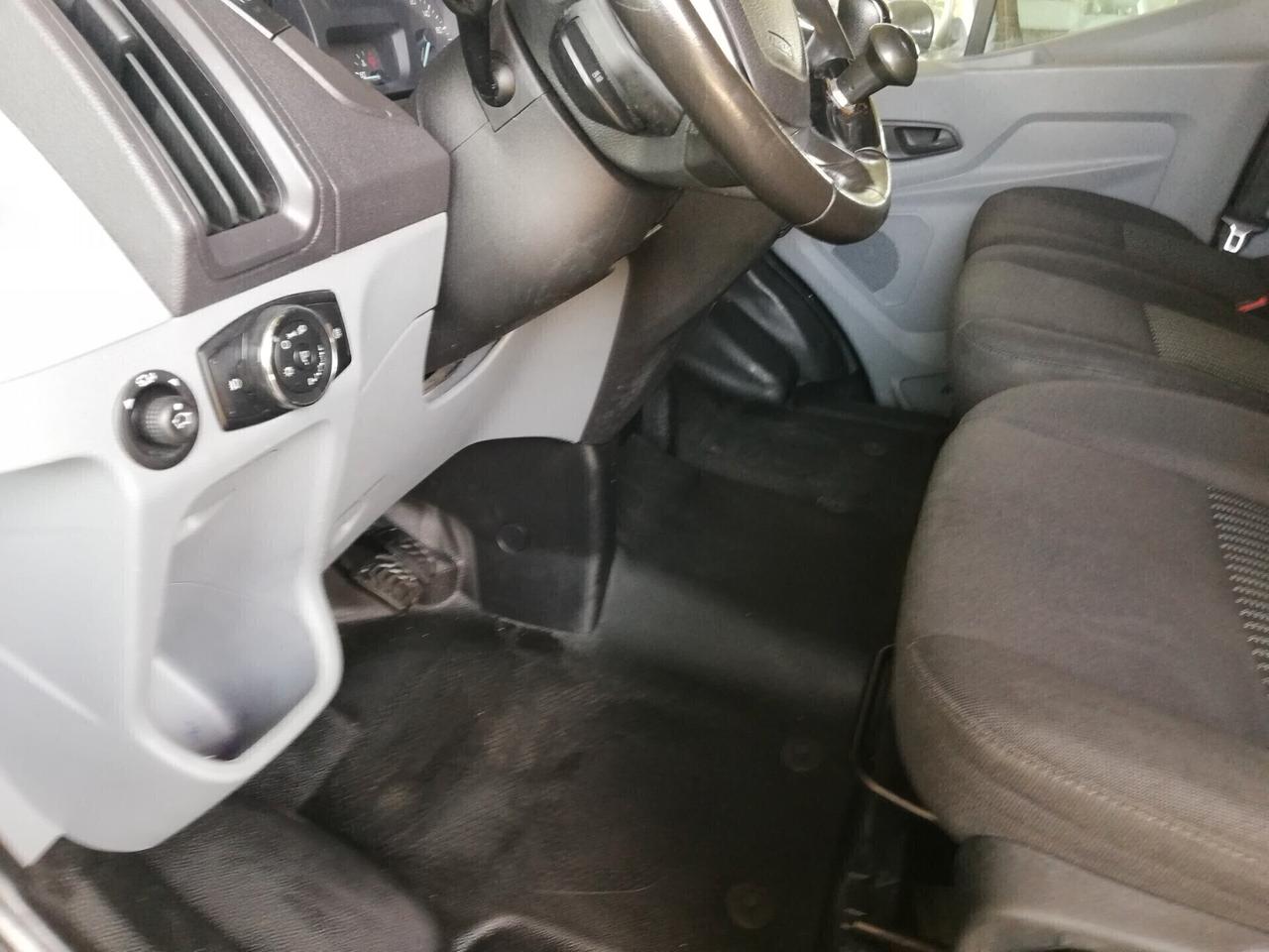 Ford Transit 350 2.0TDCi EcoBlue 130CV PL-TM Combi Titanium