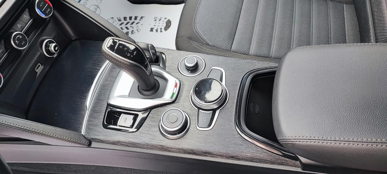 Alfa Romeo Stelvio restyling 2.2 diesel 2023