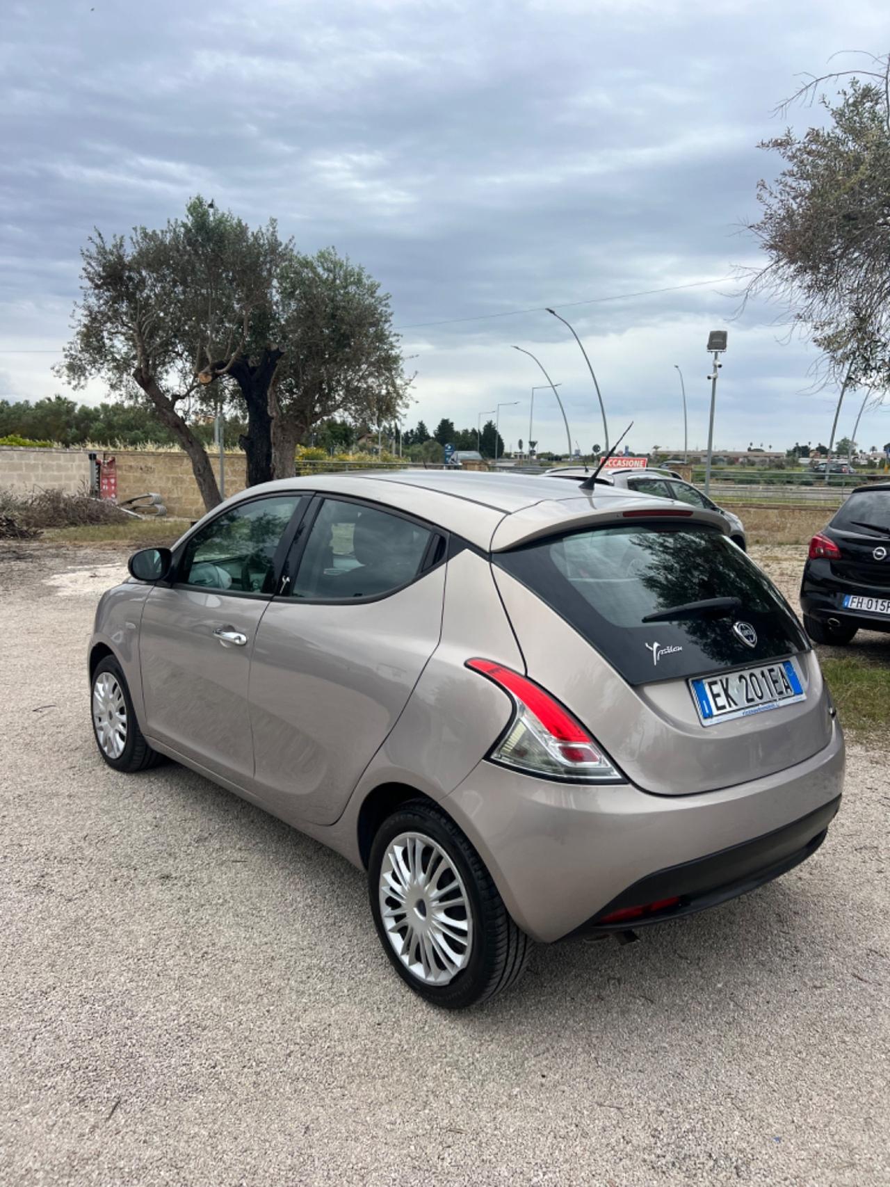 Lancia Ypsilon 1.3 MJT 16V 95 CV 5 porte S&S Silver