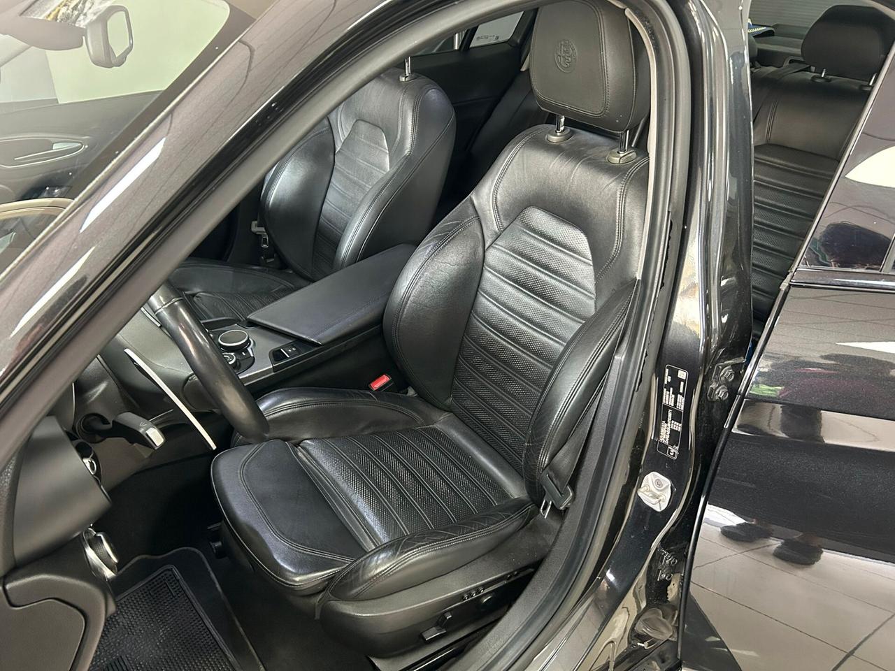 Alfa Romeo Giulia 2.2 Turbodiesel 210 CV AT8 AWD Q4 Veloce