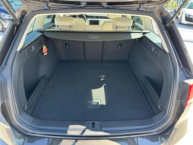 VOLKSWAGEN Passat Variant 2.0 TDI DSG Executive BlueMotion Tech.