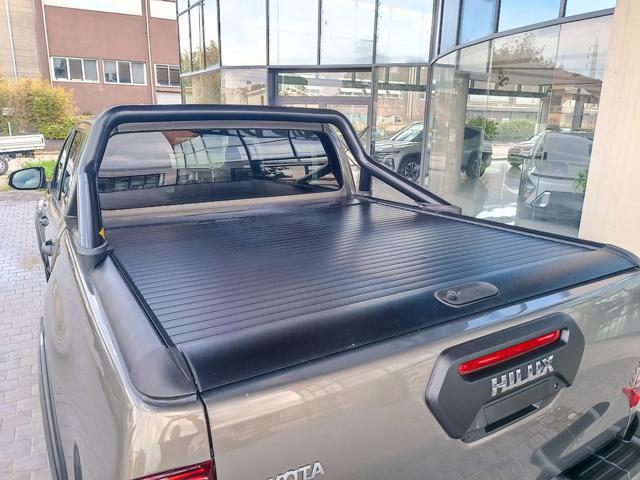 TOYOTA Hilux 2.8 D A/T 4WD 4 porte Double Cab Invincible