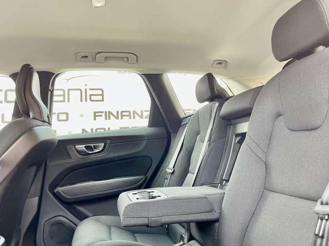 Volvo XC60 b4 Momentum AWD PREZZOREALE\KMCERTIFICATI\IVAESPOS