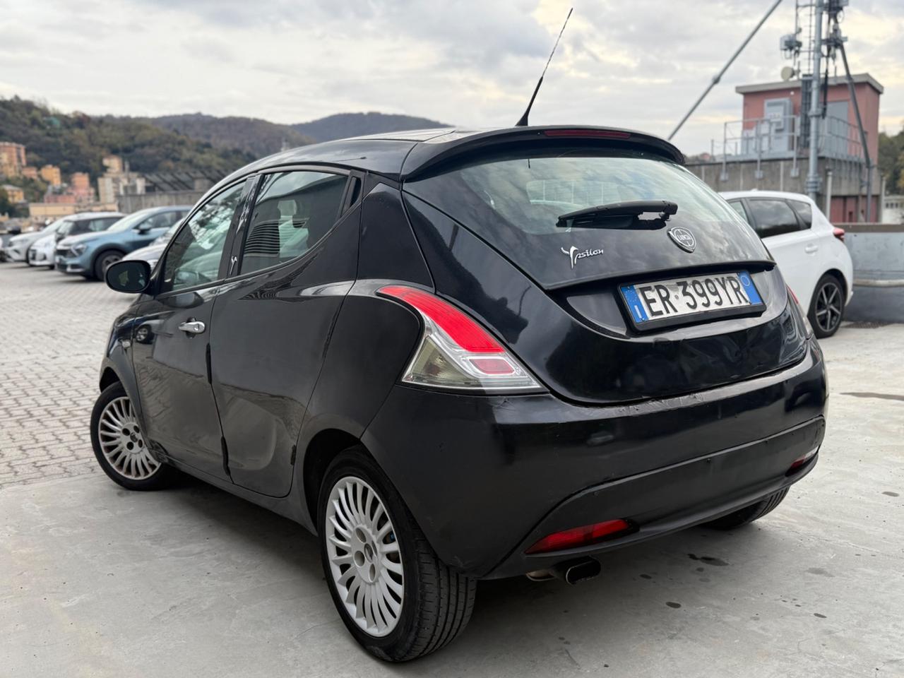 Lancia Ypsilon 1.3 MJT 5 porte ideale per neo