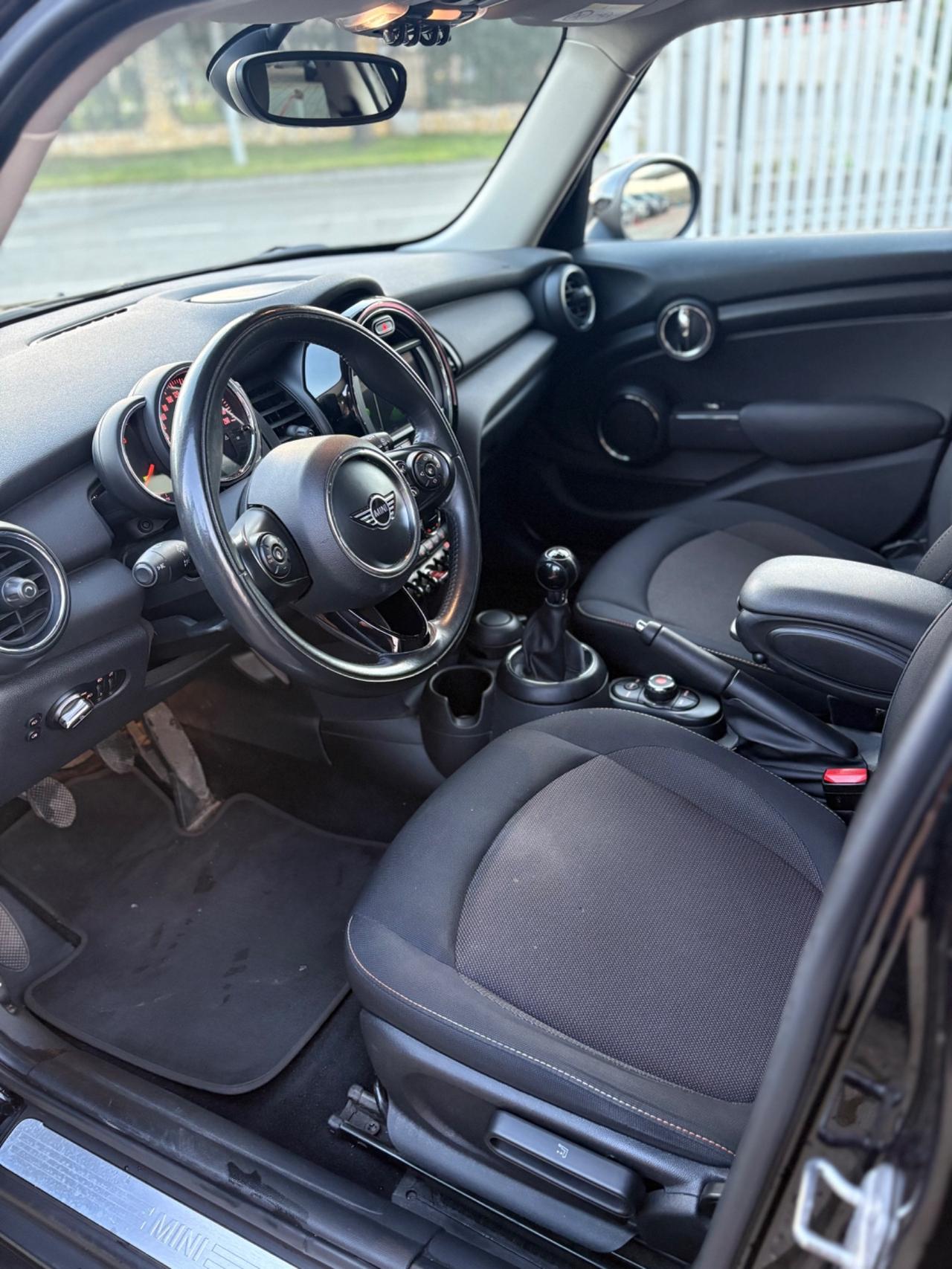 Mini 1.5 Cooper D 5 porte