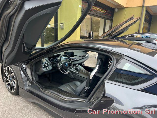 BMW i8 ibrida benzina /elettrica accessoriatissima